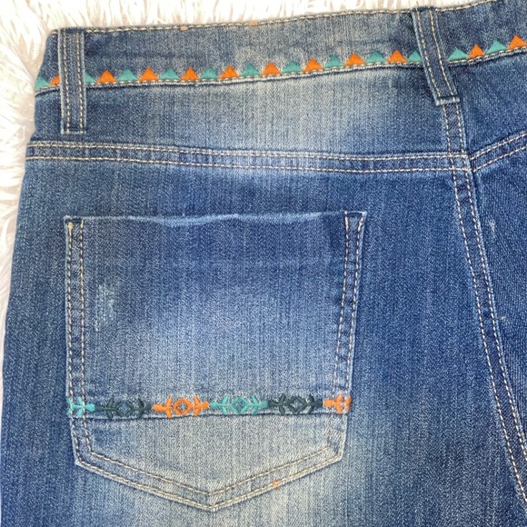 Mudd embroidered Tribal Aztec Jean shorts, 13 - Picture 4 of 8